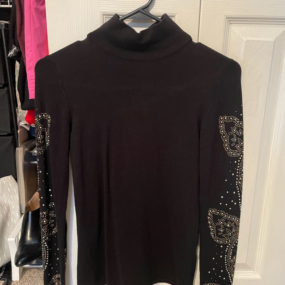 Venus embellished detail top size small